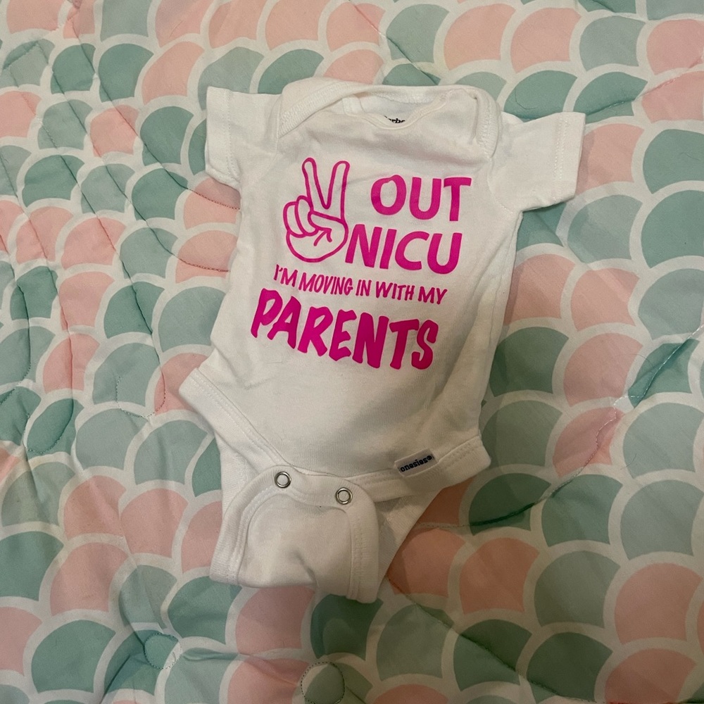 ✌🏻 out NICU. I’m moving in with my parents onesie